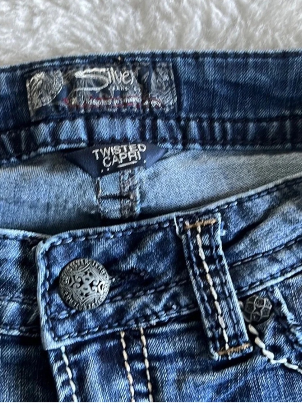 Silver Twisted Capri cropped distressed medium wash jeans size 26 - Picture 7 of 15